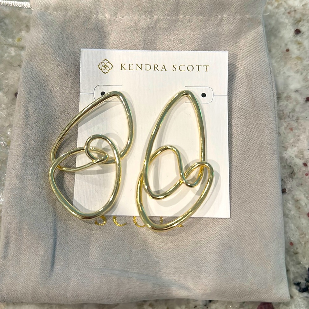 Kendra Scott Myles Statement Earring. Gold.
